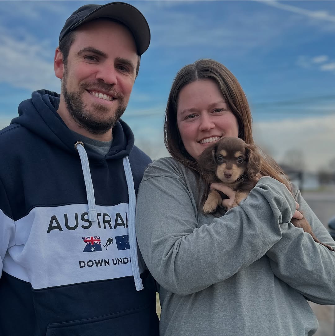 Happy dachshund family